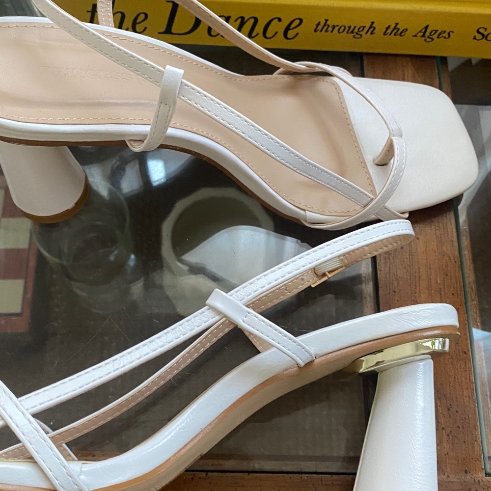 Incredible princess Polly kitten heels